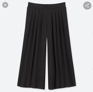 **sold locally** BNWT Wide leg cropped pants